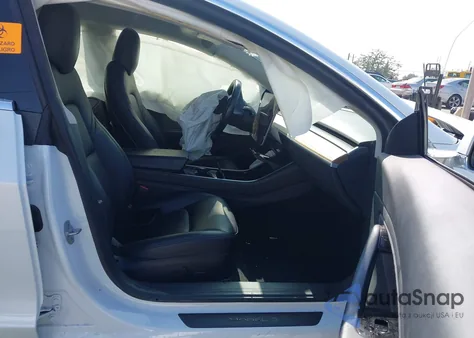 2018 Tesla Model 3 Long Range/Performance z USA, uszkodzony, nr VIN 5YJ3E1EBXJF111642